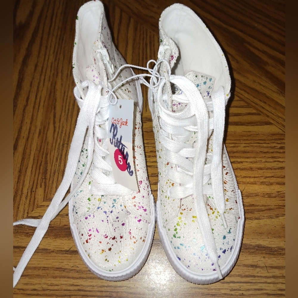 Girl's hightop sneakers sz 5 NWT